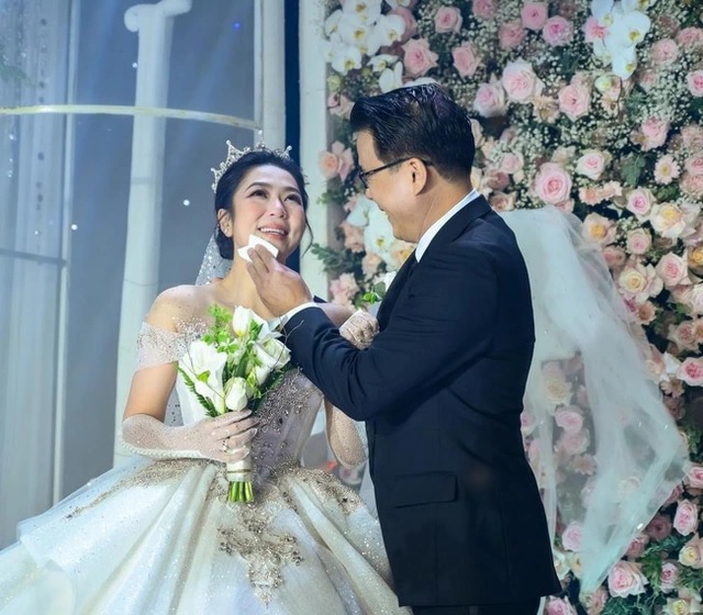 Vua cá koi chia tay vợ Thắng Ngô và ca sĩ Hà Thanh Xuân ly hôn?